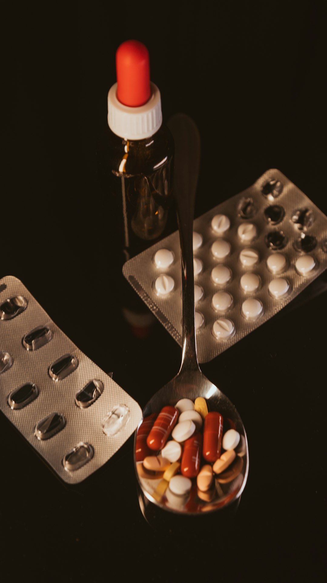 a-spoon-with-pills-and-a-bottle-of-pills-o0scx0d-cum